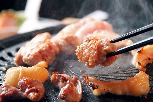 【関西】セルフ鶏焼の名店／【元町】やぶ家 元町店　味比べ9種焼 1900円