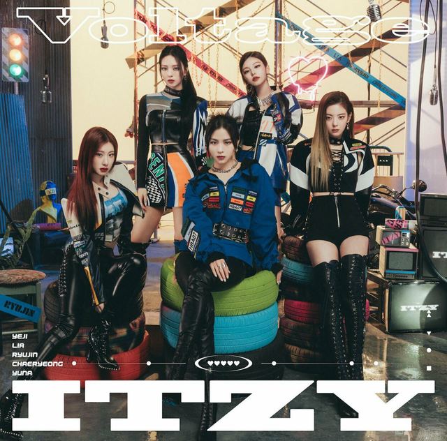ITZY『Voltage』通常盤ジャケット