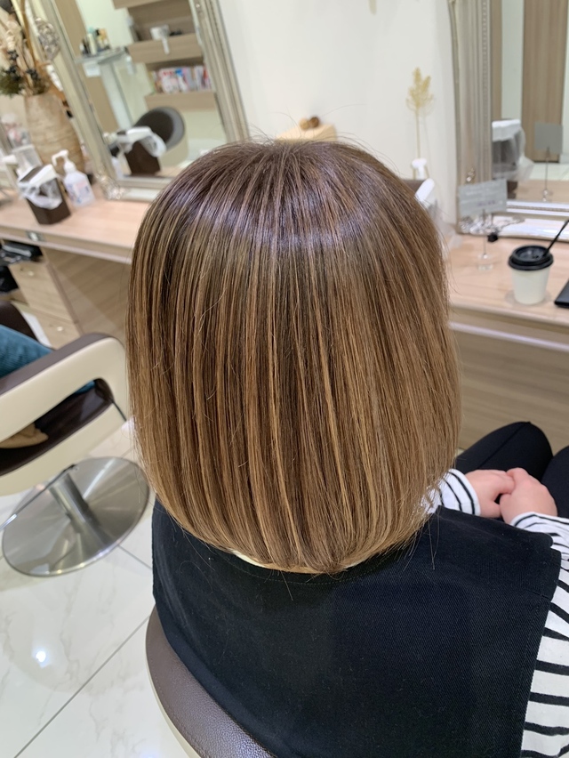 ボリュームを出しにくいボブは、ハイライトが若見えのポイント