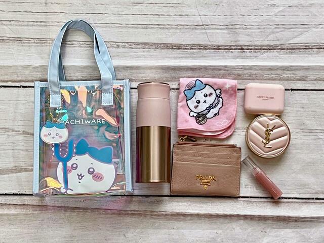 【ファッションセンターしまむら】「ちいかわ」オーロラミニトートバッグ（ハチワレ）なんとこれだけの荷物が入りました…！