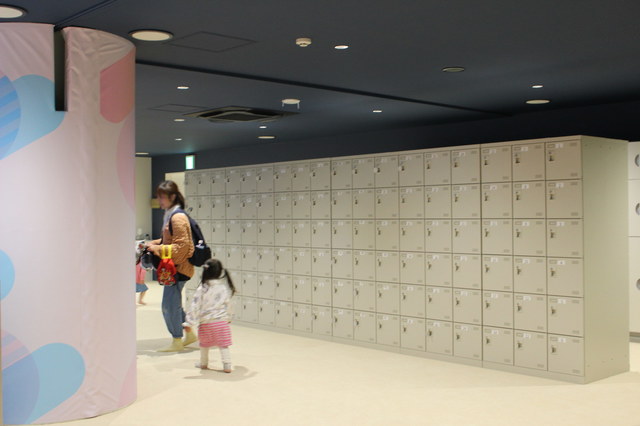 広々としたロッカー