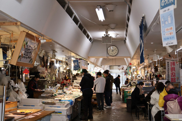 のっけ丼の場内