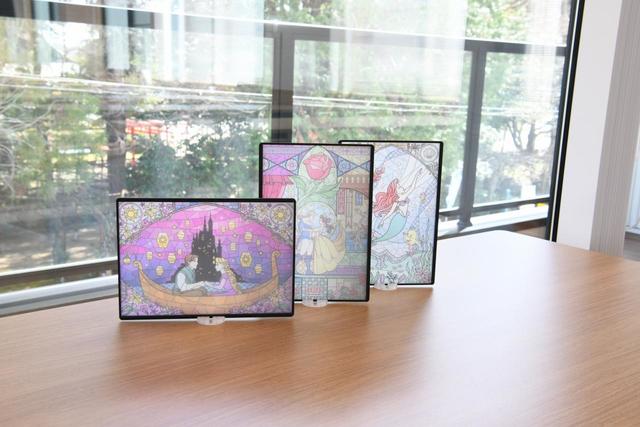 ディズニー ステンドグラス風まな板 各1650円