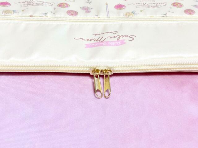 【3COINS×セーラームーン】ファスナーがゴールドなのも大人かわいいポイント♪