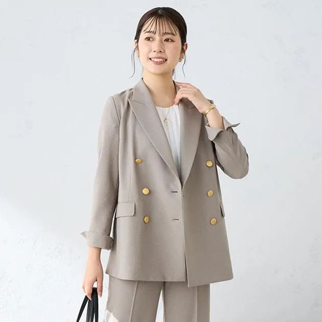 【AOKI】MeWORKのジャケットは、軽くてシワになりにくい素材なので、持ち運びにも便利！