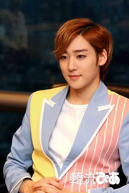 U-KISSの「韓流ぴあ」取材の様子　ケビン