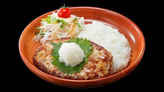 「おろしそバーグディッシュ」＜価格：S ￥940 / M ￥1,120 / L ￥1,420＞【びっくりドンキー「2024年人気メニューTOP10」発表！人気メニューも楽しめる「ドンキー満喫セット」期間限定登場！】