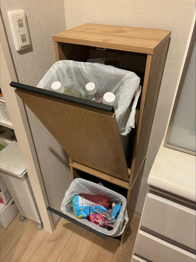 【アイリスオーヤマ ウッドペールストッカー】上下2段に収納スペースがあり、それぞれ15Lのゴミ箱をセット可能です