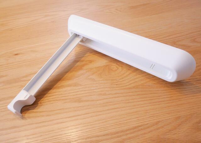 【ベルメゾン】浮かせて干す！ピンで設置できる「壁付け物干しショート」｜アーム部分がガバッと開きます