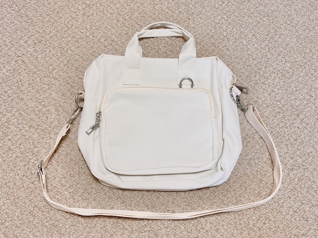 【MORGEN SKY 推し活ショルダーバッグ】サイズは約横23×縦23×マチ5cm。ショルダーストラップは取り外し可能で、長さ調節もできます