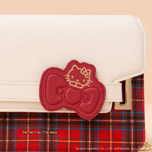 リボンの上に「ハローキティ」がのっている様子が愛らしい