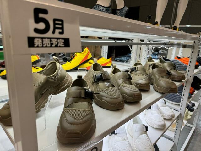 【ワークマン マグネットバックルシューズ】バックル部分がマグネットになっていて脱ぎ履きが超ラク！