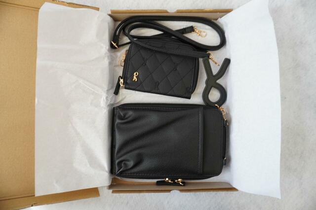 開封してみたところ【Roberta di Camerino（ロベルタ ディ カメリーノ）ミニ財布付きスマホショルダーバッグ】