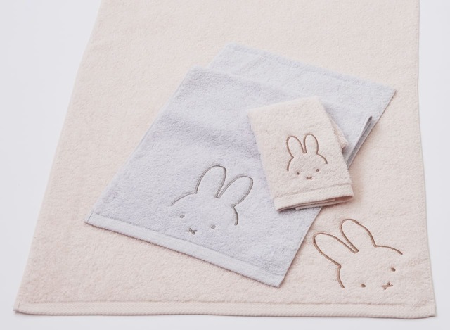 【nishikawa】「watairoコラボ ミッフィー（DB4652）」カラー：ピンク、ライトブルー　バスタオル　4,070円、フェイスタオル　1,760円、ウォッシュタオル　935円、ミニタオル　935円