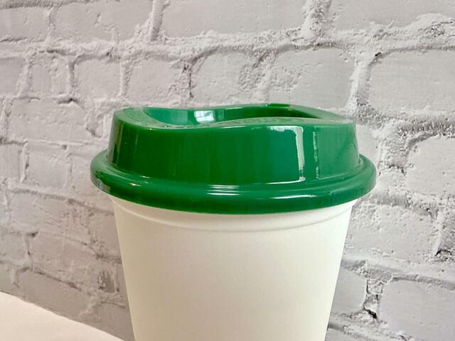 キャップのカラーはスタバらしいグリーン!