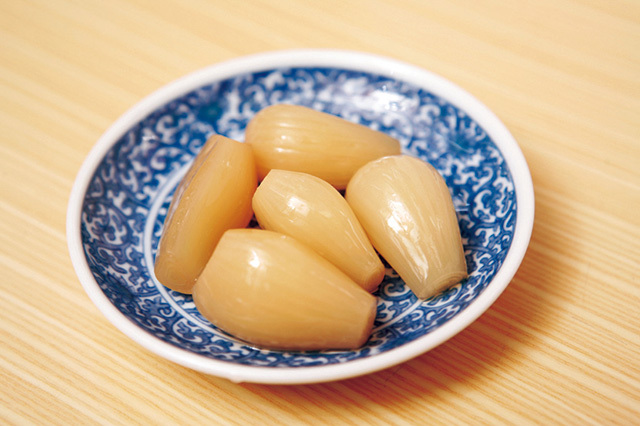 アサノ（町田）　らっきょう 150円　自家製のらっきょうは食感もよく、さわやかな酸味が楽しめる。