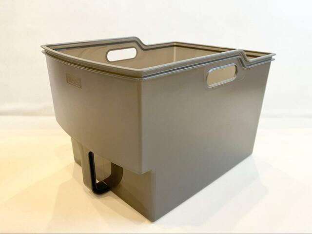 【3COINS 吊り戸棚ボックスワイド】サイズは約縦22×横24×奥行き33.4cm。吊り戸棚用に設計されているそうです◎