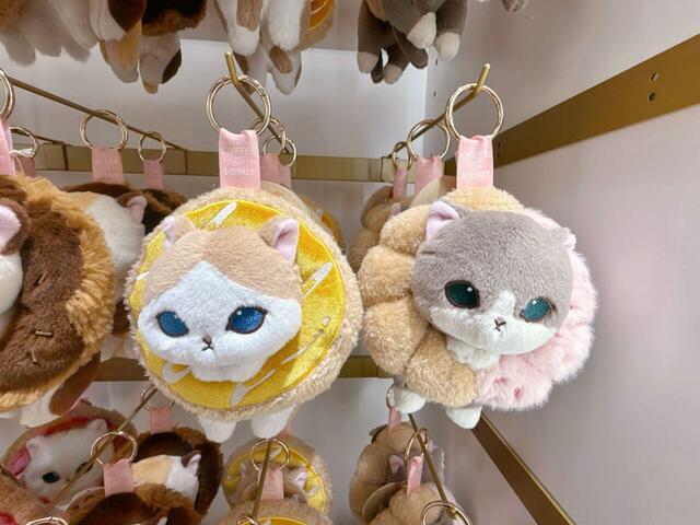 【mofusand TOKYO】COFFEE AND DONUTS マスコットキーリング（オレンジクリーム）・COFFEE AND DONUTS マスコットキーリング（ストロベリークルーラー）／各税込2,530円