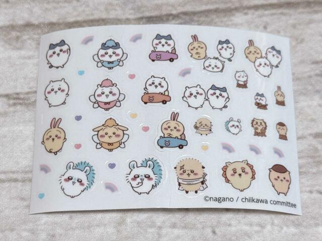 シールはペンの先端のハートのクリアケースに貼る用。一番小さいサイズはネイルシールとしても使えそう♪