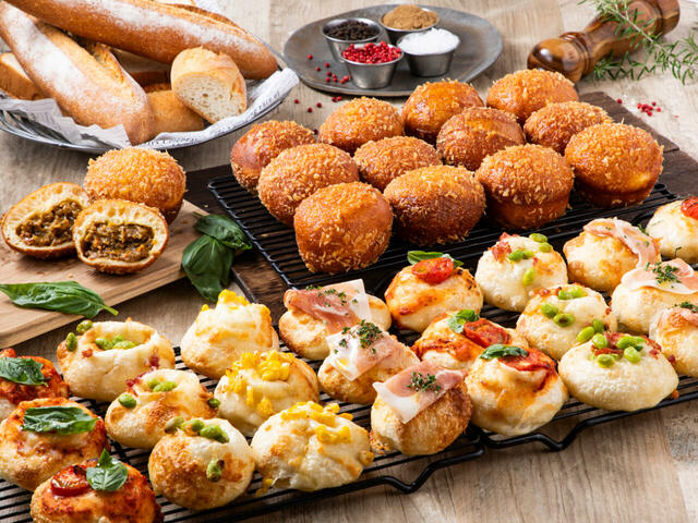 これは充実!メインが選べる40種のパンビュッフェ