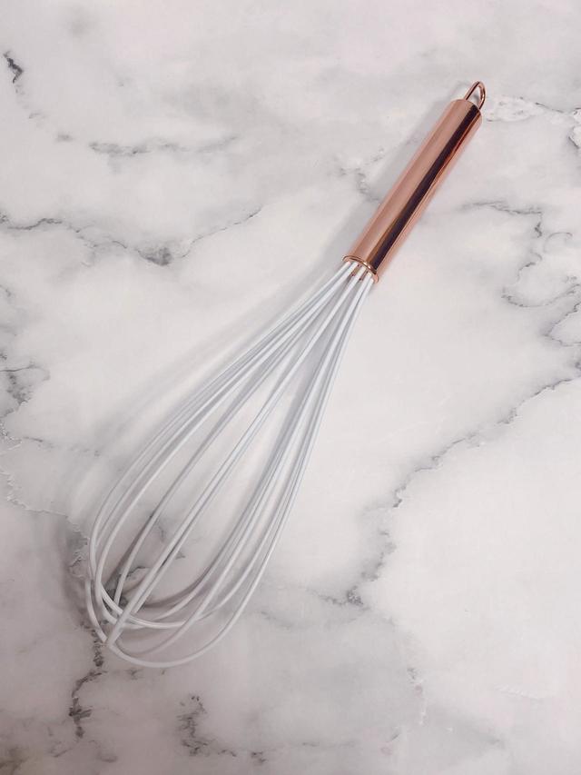 【Francfranc（フランフラン）】シリコーン 泡立て器 ホワイト×コッパー／税込800円