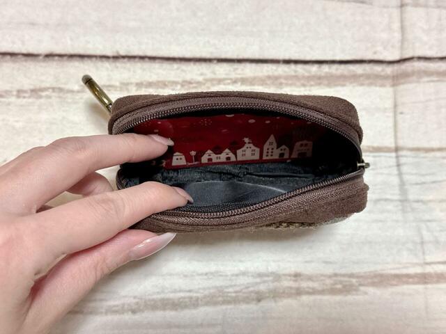 一般的なカードがジャストフィットするサイズ感