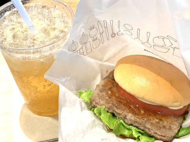 「デコポン®︎ジンジャーエール」とバーガーのペアリングも楽しめる