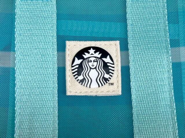 【スターバックス メッシュバッグ スモールグリーン】フロントには、おなじみのセイレーンロゴのワッペン付き!