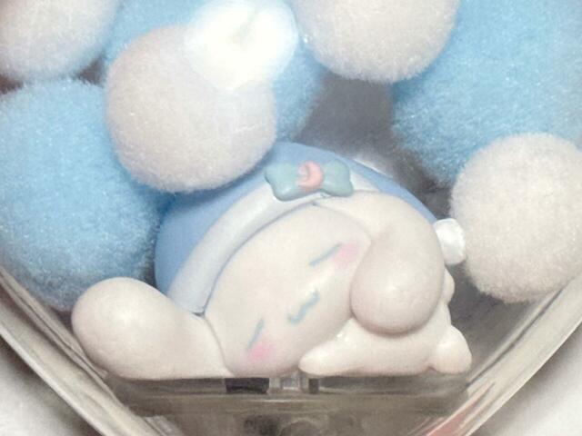 ナイトキャップを被ったシナモロール。眠っている姿に癒されます