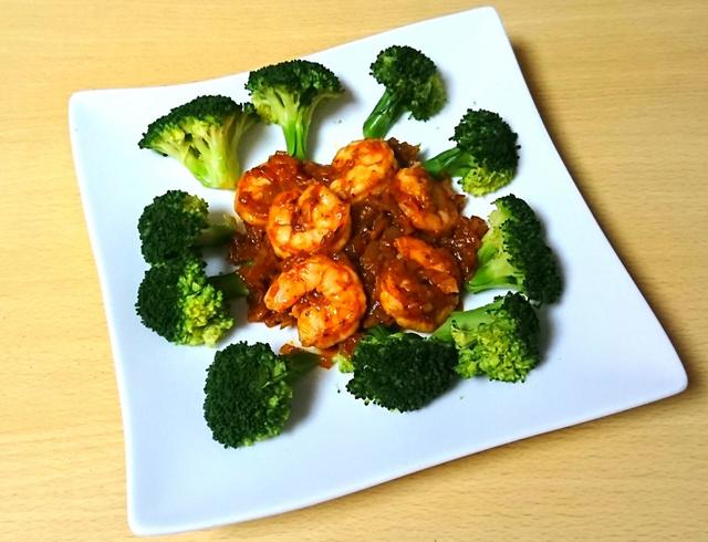 【マルハニチロ　無頭バナメイ海老 16/20サイズ　1kg　2580円】下処理がラクなので、料理の時短に役立つ