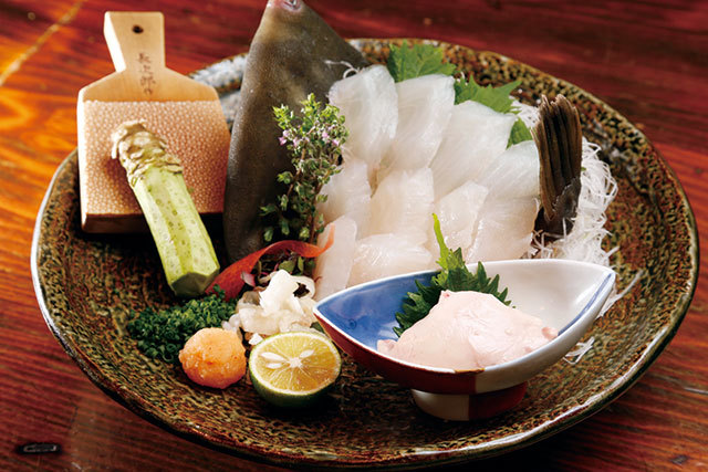 都内「うまい魚＆酒」が味わえる名店／神田新八 本店（神田）　かわはぎの刺身　1980円