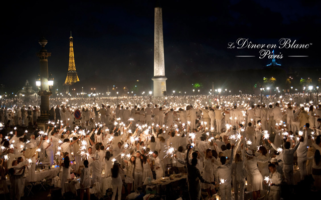 超優雅な“白”で統一されたパーティー「ディネ・アン・ブラン」