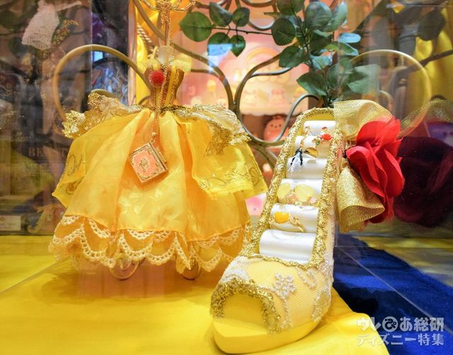 新グッズのアクセサリースタンドとリングホルダー