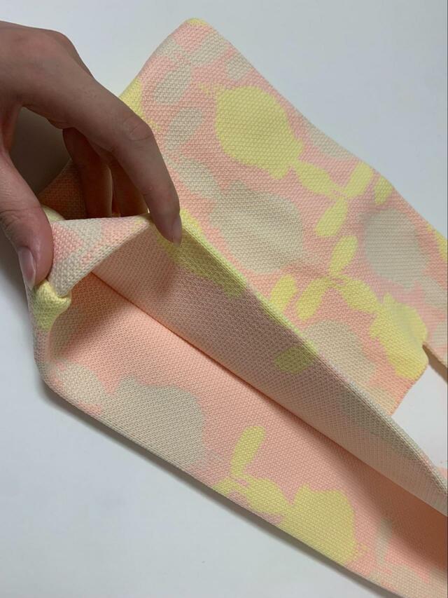 マチが広く、丈夫な作り【タリーズコーヒー×LOONEY TUNES】コラボグッズ「ジャガードトート（トゥイーティー）」1,980円（税込）