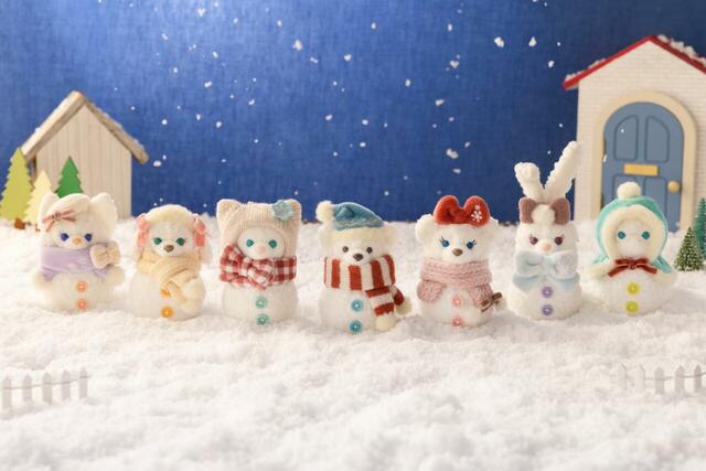 ぬいぐるみチャーム 2,300円｜東京ディズニーシー「ダッフィー＆フレンズのアワ・リトル・スノーフレンズ」グッズ｜販売店舗：東京ディズニーシー「マクダックス・デパートメントストア」｜発売日：2026年11月2日(月)