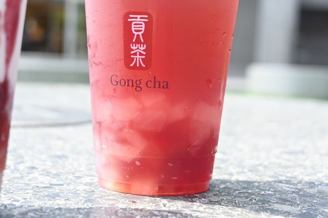 【ゴンチャ】「じゅわっと巨峰 ティーエード（ICED）」にはアロエをトッピング