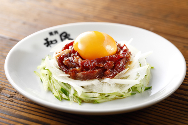 和民和牛とろける生ハムユッケ