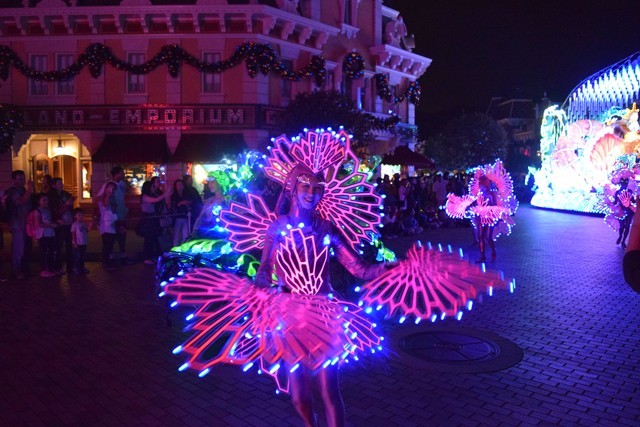 ディズニー・ペイント・ザ・ナイト・パレード|香港ディズニーランド・リゾート