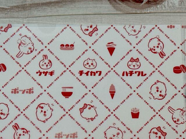 ポッポで販売されているフードとちいハチうさのイラストが格子状に並んでいます♪