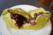 『点来鮮美食坊』の人気フレーバーのひとつ、抹茶あずき。日本の小豆ほど甘くないので大きくてもひとりで食べられる