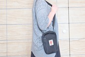 【『SNOOPY JOE COOL めっちゃ整う!オールインショルダーバッグ BOOK』(宝島社)】ショルダーバッグとしての着用イメージ