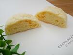 一般的なメロンパンより甘さはぐっと控えめ。柚子メロンパン　税込200円