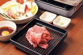 関西「馬肉」の名店／馬肉専門店 カドヤ（三宮）　馬肉の溶岩焼き 1人前2800円（注文は2人前より）