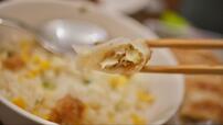 【セブン-イレブン 炒飯&焼餃子】餃子の中身