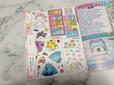 【ちいかわもぐもぐスタンプセット】ケース、スタンプ、インク台にシールを貼っていきます。シールは誌内にとじこまれています
