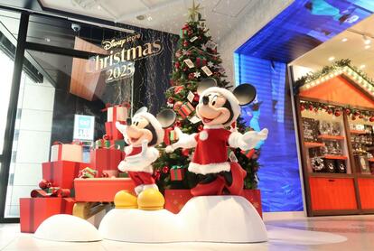 写真たっぷり】ディズニーストアがクリスマス一色！「店内デコ＆限定