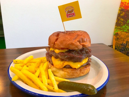 肉3枚重ねもOK! “豚が主役”の激うまハンバーガー「浅草ローカル