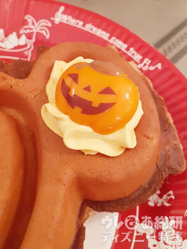 ミッキーワッフル、パンプキンホイップとメイプルソース付き 800円