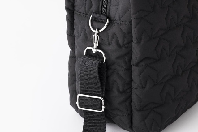 【『THE SCAPE OF GREEN 10Pockets 軽量スターキルティングバッグBOOK』(宝島社)】 ショルダーストラップ取り外し可能