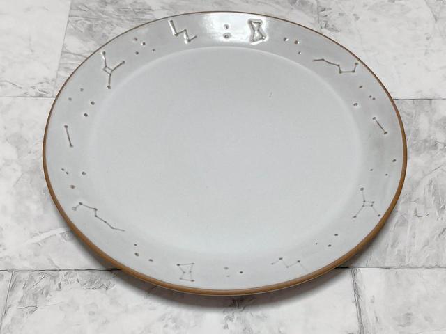【ナチュラルキッチン】ラウンドプレート星座ホワイト／税込330円